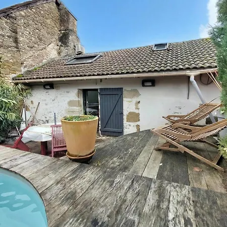 Hébergement de vacances Charmante Maison Avec Piscine *